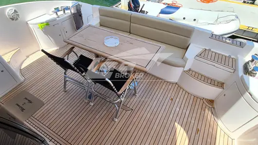 Plataforma de popa AZIMUT 600 FULL